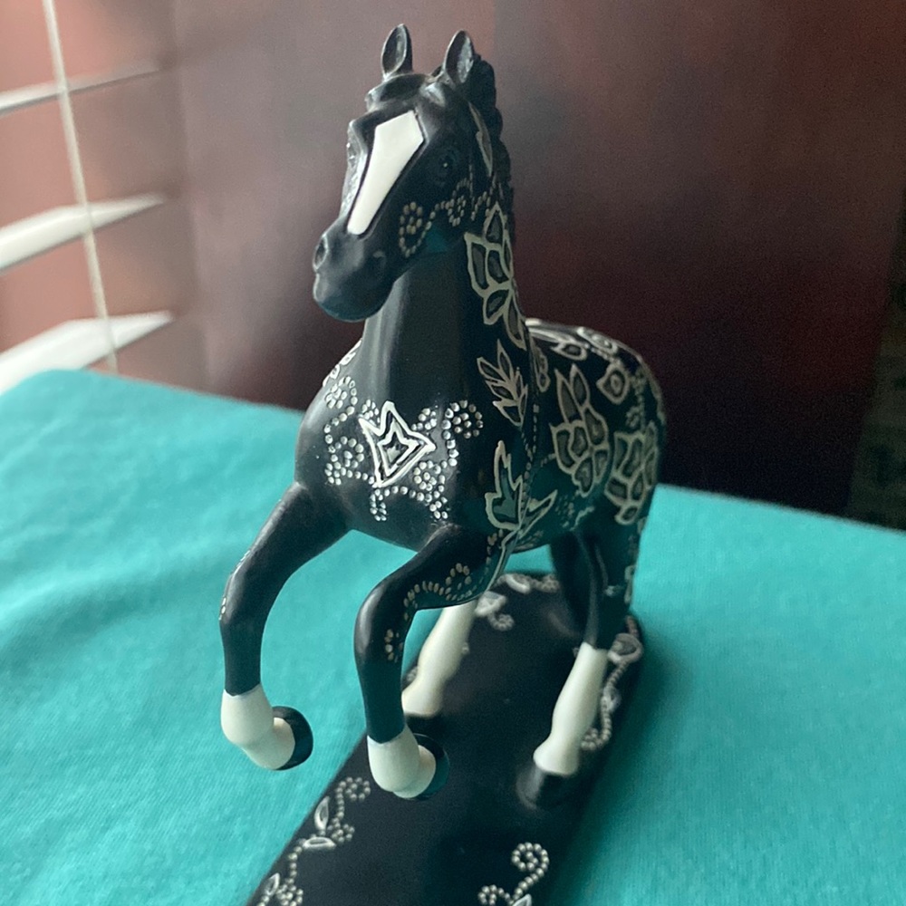 Trail of painted ponies midnight moonlight horse figurine